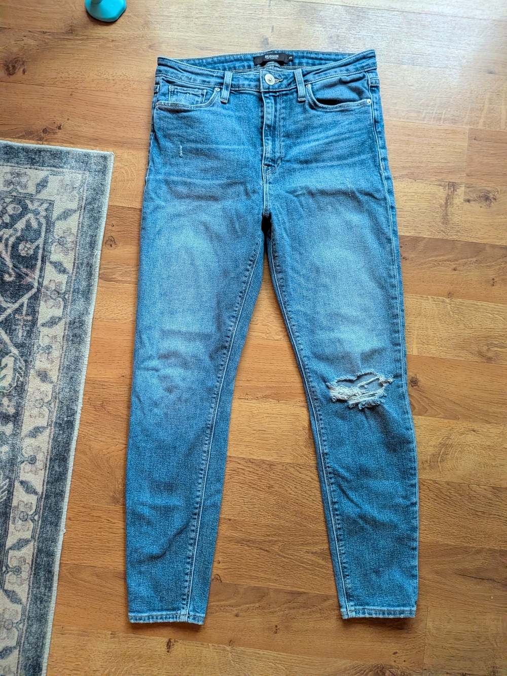 Hudson Jeans Women's Light Blue Skinny with Knee Distress